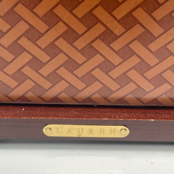 Ralph Lauren Porcelain Table Lamp with Basketweave Glaze - Picture 3 of 9